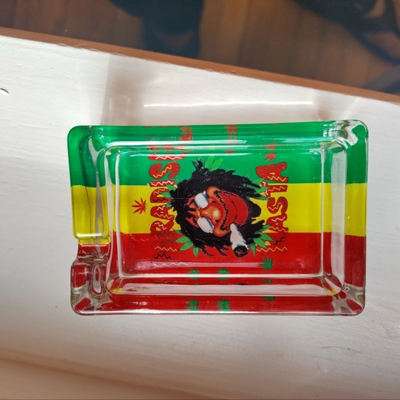 Paradise Rasta Ashtray - Picture 4 of 6